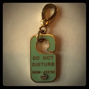 Juicy charm: Hotel RARE!!