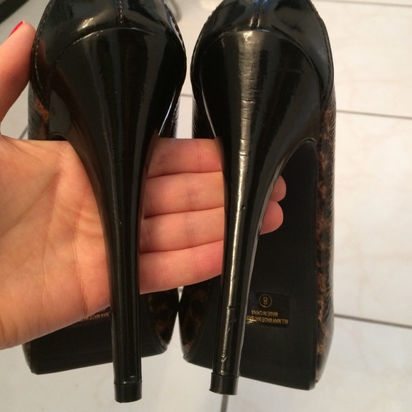 leopard  high heel open toe pumps. Size 8 - Picture 4 of 4