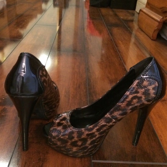 leopard  high heel open toe pumps. Size 8 - Picture 3 of 4