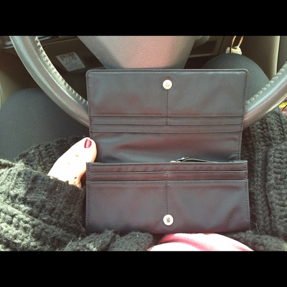 Kate Sade Seasonless Maria Black Wallet - Picture 2 of 4