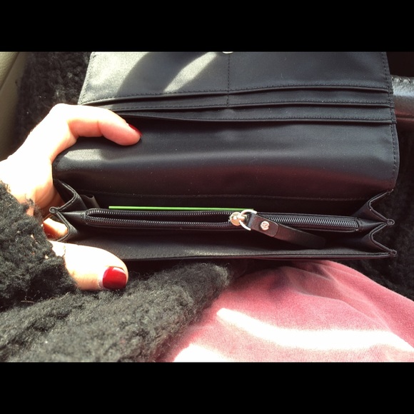Kate Sade Seasonless Maria Black Wallet - Picture 3 of 4