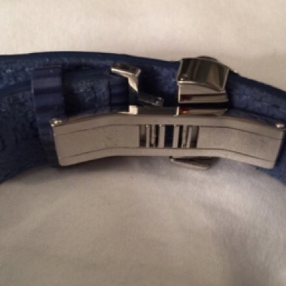 Louis Vuitton Voeux Blue Epi Leather Bracelet - Picture 3 of 4