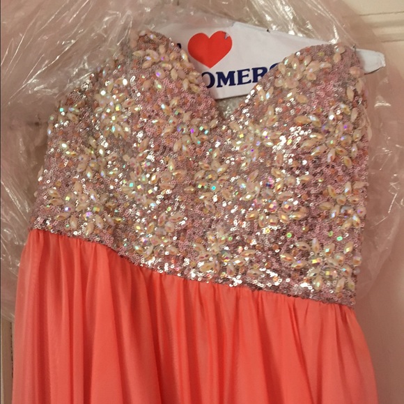 STUNNING watermelon/coral prom or bridesmaid dress - Picture 2 of 4