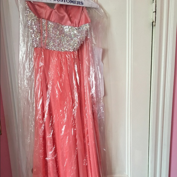 STUNNING watermelon/coral prom or bridesmaid dress - Picture 3 of 4