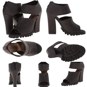 NWOT Michael Antonio Kaimi Sandals. Sz 7. Black
