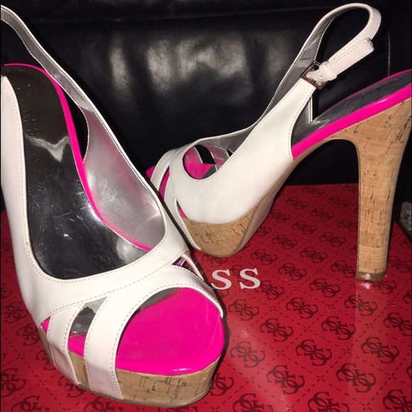 GUESS WHITE AND PINK CORKED HEEL