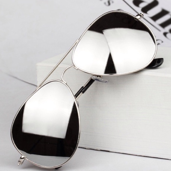 White Mirror Aviator Sunglasses - Picture 2 of 4