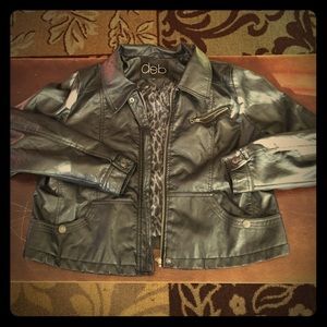 Woman's cropped leather jacket