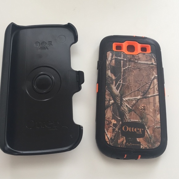 Galaxy s3 camo otter box - Picture 2 of 3