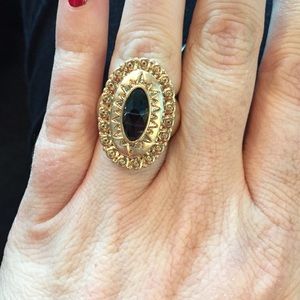 GOLD RING WITH BLACK STONE DETAIL