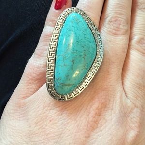 TURQUOISE RING WITH SILVER DETAIL
