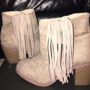 FOREVER 21 FRINGE BOOTIES