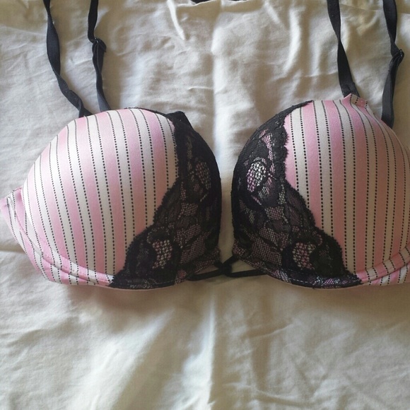 Victoria's Secret Bombshell Plunge