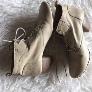 White leather booties, leather laces, wooden heel