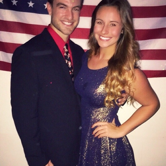 Meet your posher, Elizabeth ❤️ - Picture 4 of 4