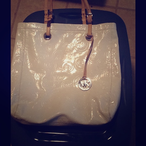 White Michaels Kors tote