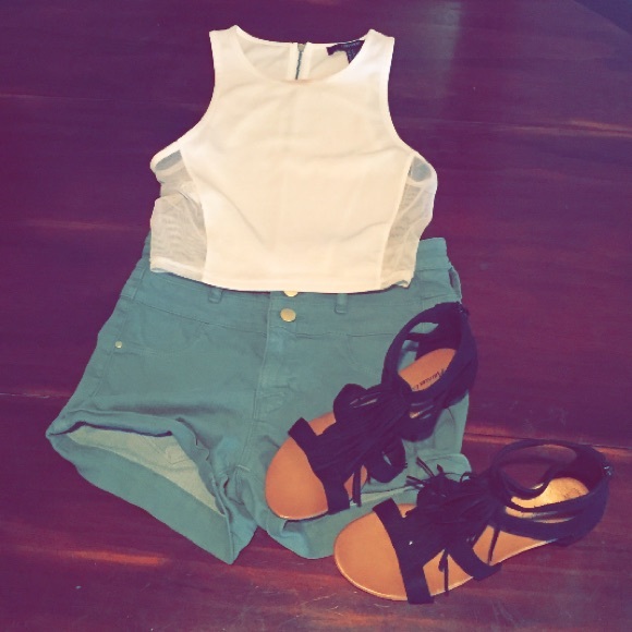 Forever 21 Tops - White Crop Top