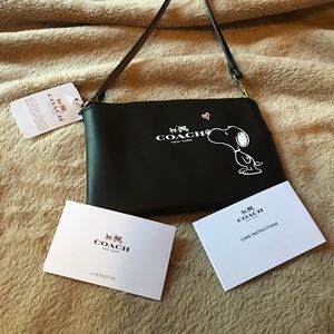 Coach Snoopy Peanuts Wristlet Limited Edition