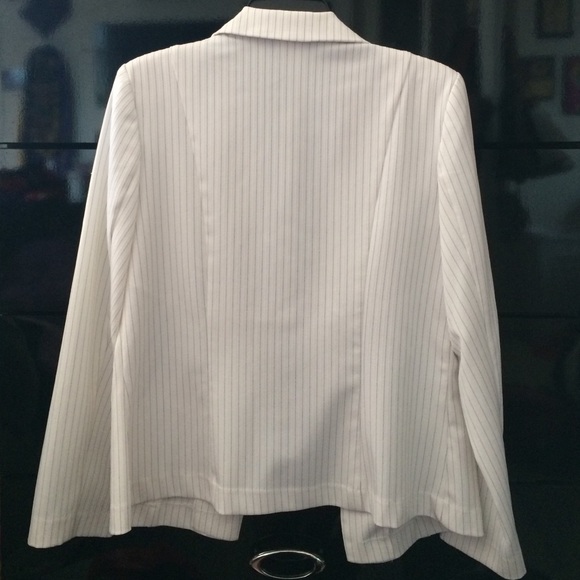 Modern Essentials Junior white blazer worn once - Picture 2 of 3