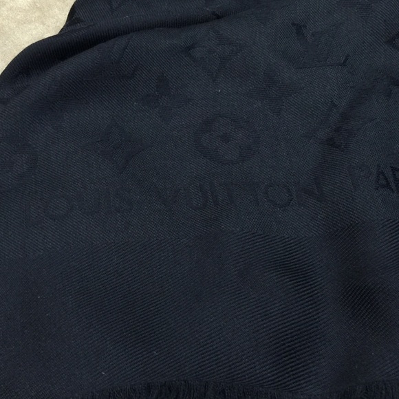 100% Authentic Louis Vuitton Monogram Shawl Black - Picture 2 of 4