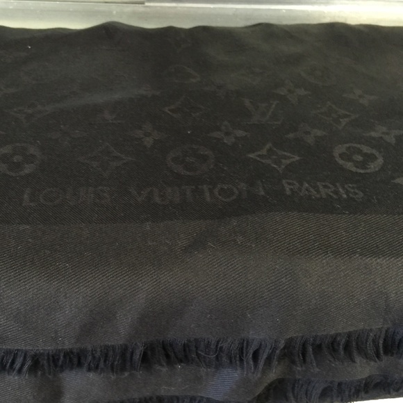100% Authentic Louis Vuitton Monogram Shawl Black - Picture 3 of 4