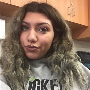 Meet your Posher, Cecilia