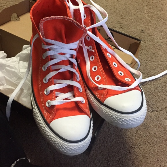 Chuck Taylor's men's size 9 brand new.