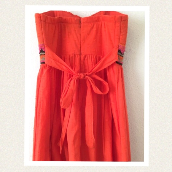 Embroidery, eyelet and beads - Picture 3 of 3