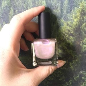 [UO] Holographic Nail Polish