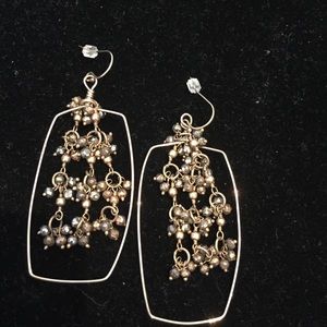 Gorgeous gold earrings.