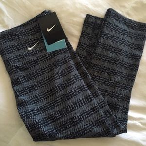 (New) Nike cropped leggings!