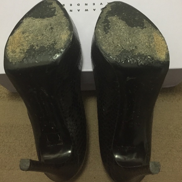 Authentic Vera Wang Lavender Platform Pump - image 3