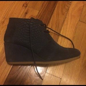 Tom's lace- up wedges