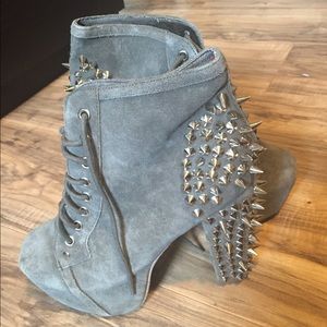 Spiked wedges