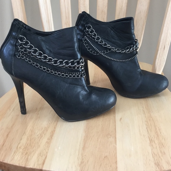 Black closed high heels. Size 38