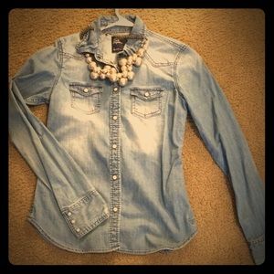 American eagle chambray shirt