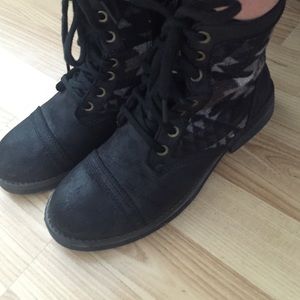 Combat boots