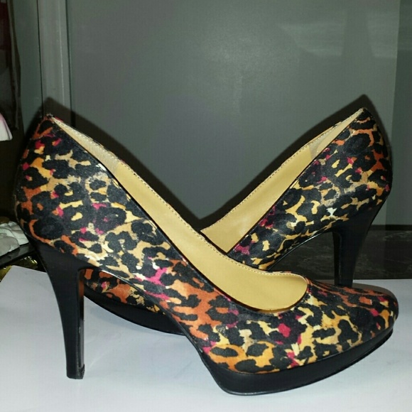 NINE WEST PLATFORM LEOPARD PRINT  PUMPS