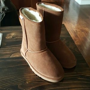 Bearpaw Boots size 6/7