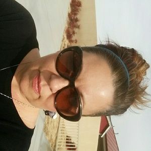 Meet your Posher, Niki