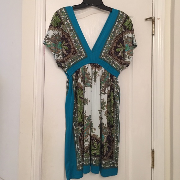 Double V dress. Resort wear!!