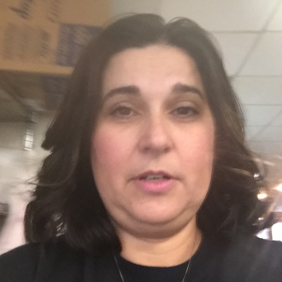 Meet your Posher, Claudia - Picture 1 of 1