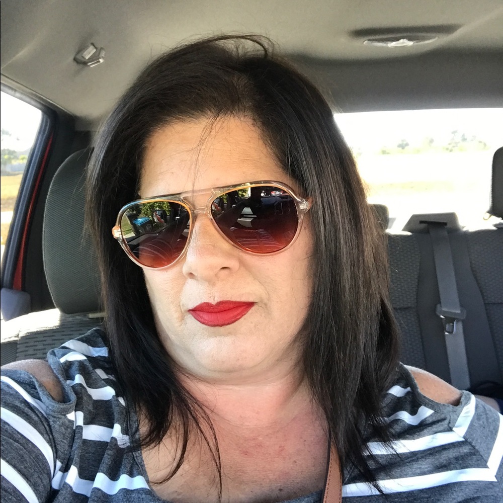 Meet your Posher, Yvette