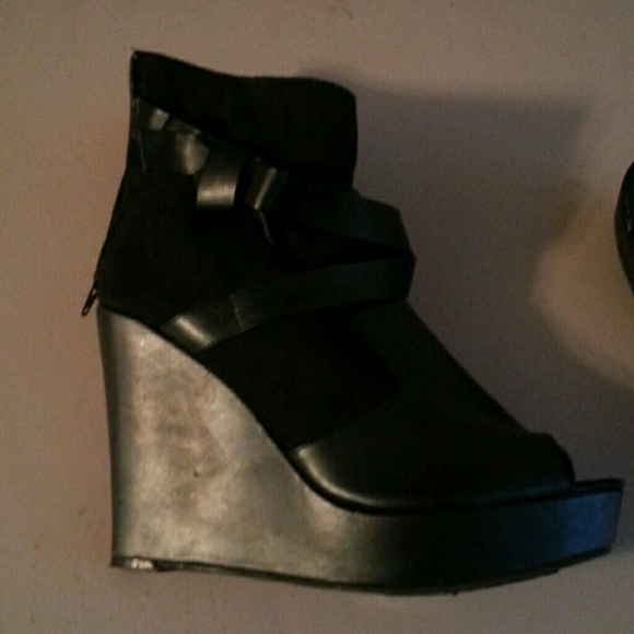 Black wedge boots