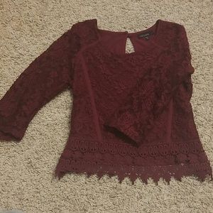 Red lacy quarter sleeve crop top