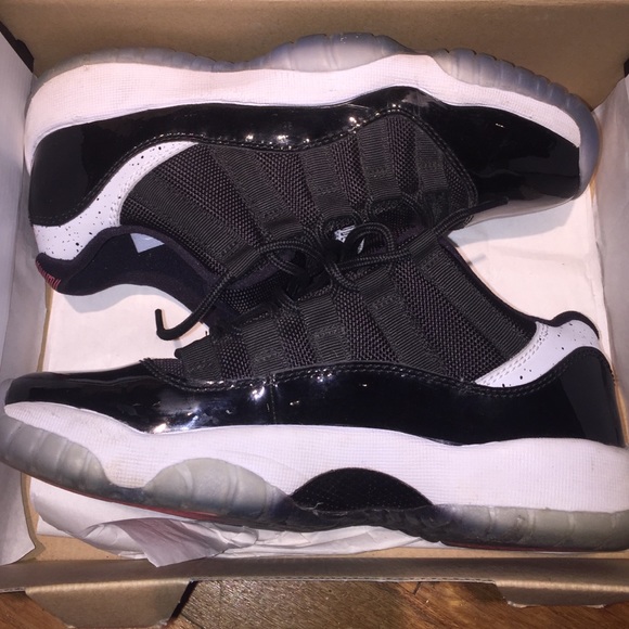 Jordan 11 retro low size 4y