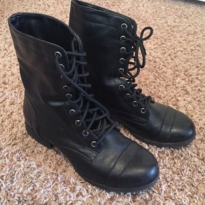Combat boots