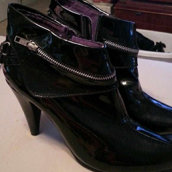 Black booties patent leather
