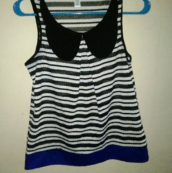 NWOT vibrant dressy top!!