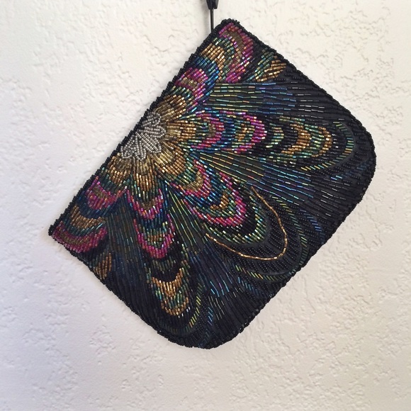 ✨HP✨ Vintage | Beaded Zipper Clutch - Picture 4 of 7
